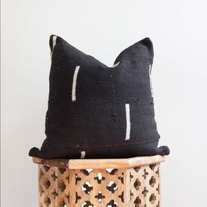 18”x18” black pillow cover